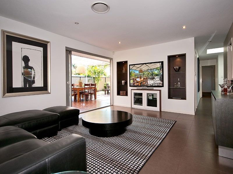 14 Wayfarer Avenue, Mermaid Waters QLD 4218