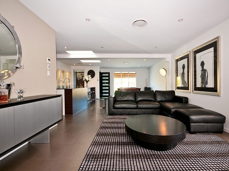 14 Wayfarer Avenue, Mermaid Waters QLD 4218