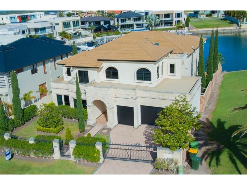 21 Royal Albert Crescent, Sovereign Islands QLD 4216