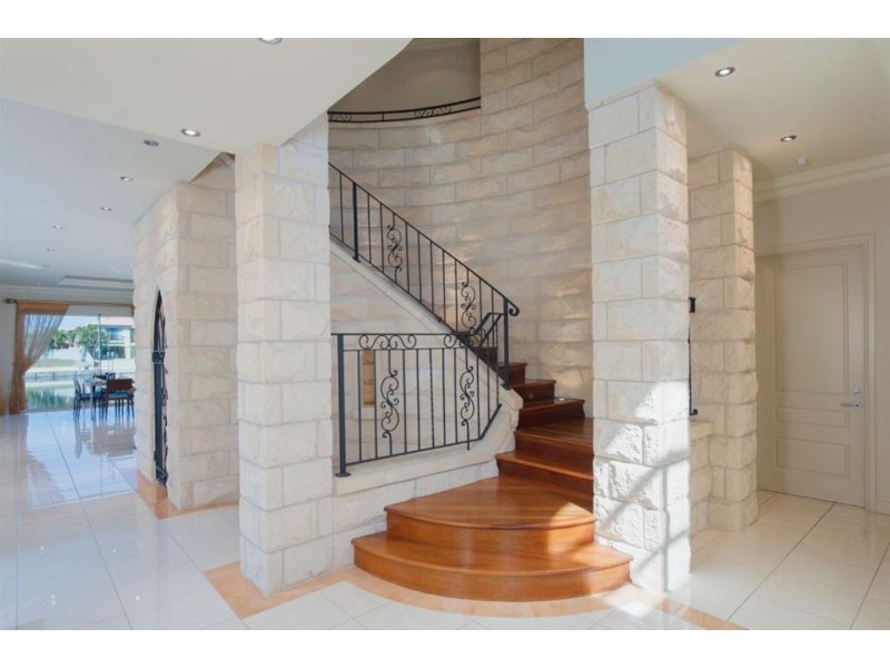 21 Royal Albert Crescent, Sovereign Islands QLD 4216