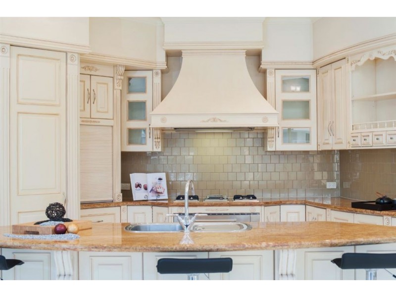 21 Royal Albert Crescent, Sovereign Islands QLD 4216