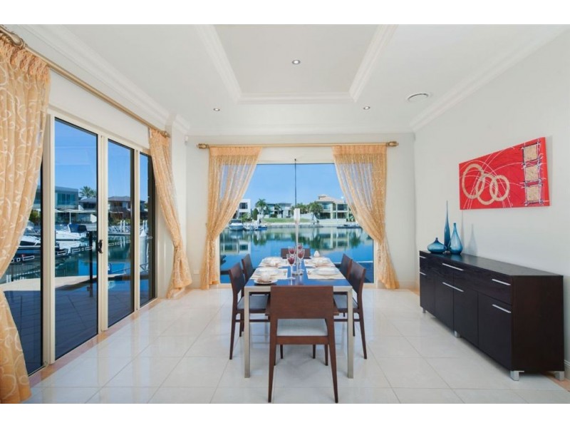 21 Royal Albert Crescent, Sovereign Islands QLD 4216