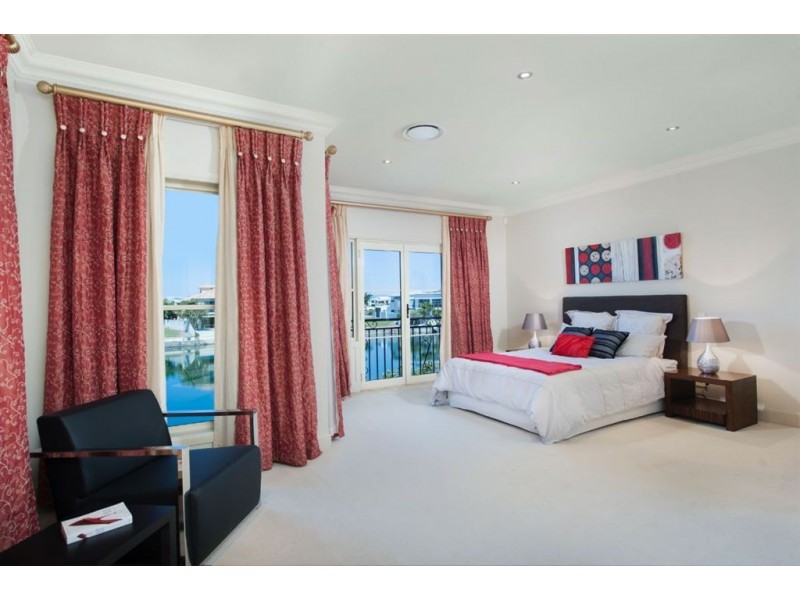 21 Royal Albert Crescent, Sovereign Islands QLD 4216