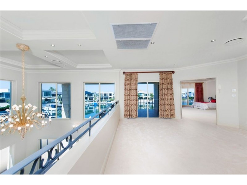 21 Royal Albert Crescent, Sovereign Islands QLD 4216