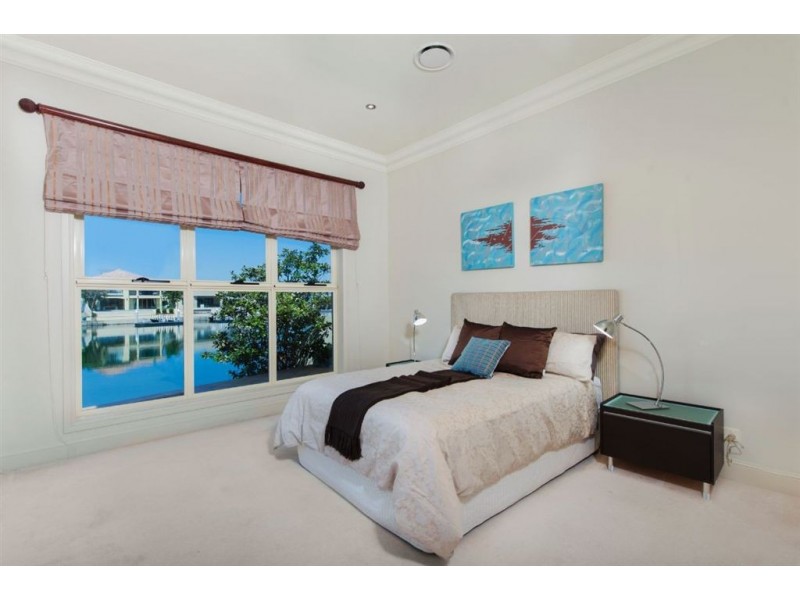 21 Royal Albert Crescent, Sovereign Islands QLD 4216
