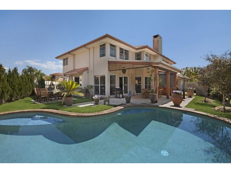 2 Meadowview Drive, Carrara QLD 4211