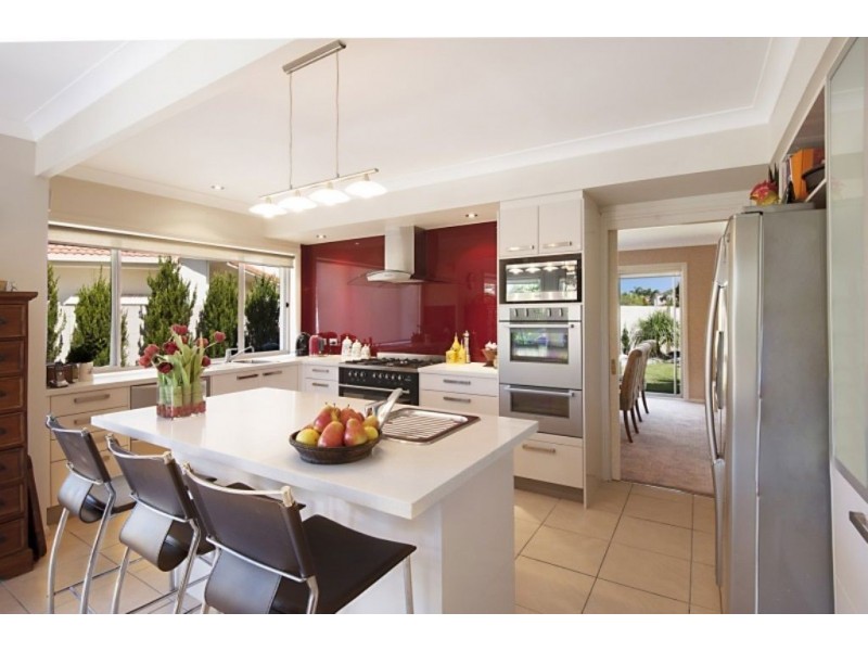 2 Meadowview Drive, Carrara QLD 4211