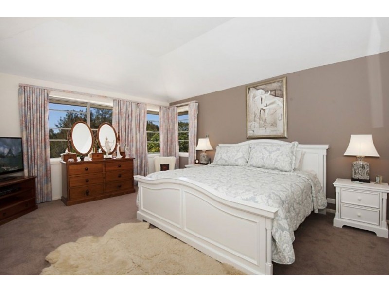 2 Meadowview Drive, Carrara QLD 4211