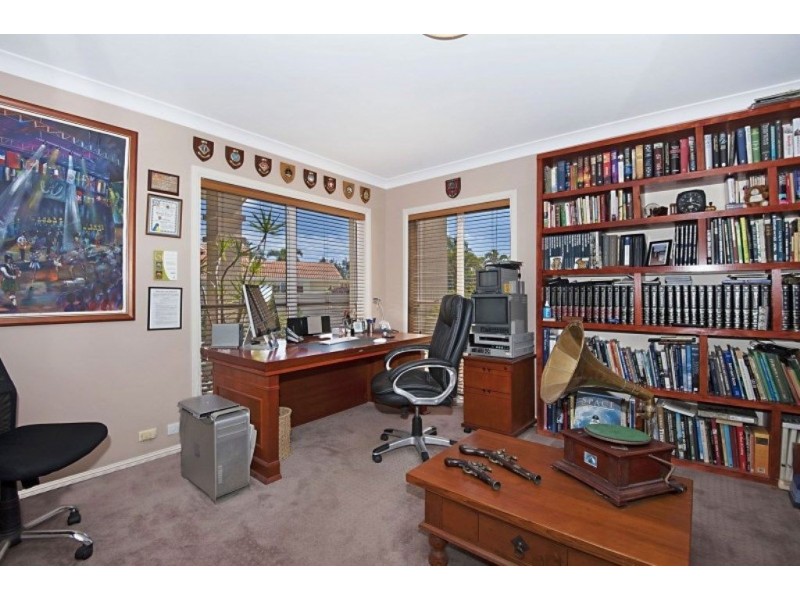 2 Meadowview Drive, Carrara QLD 4211