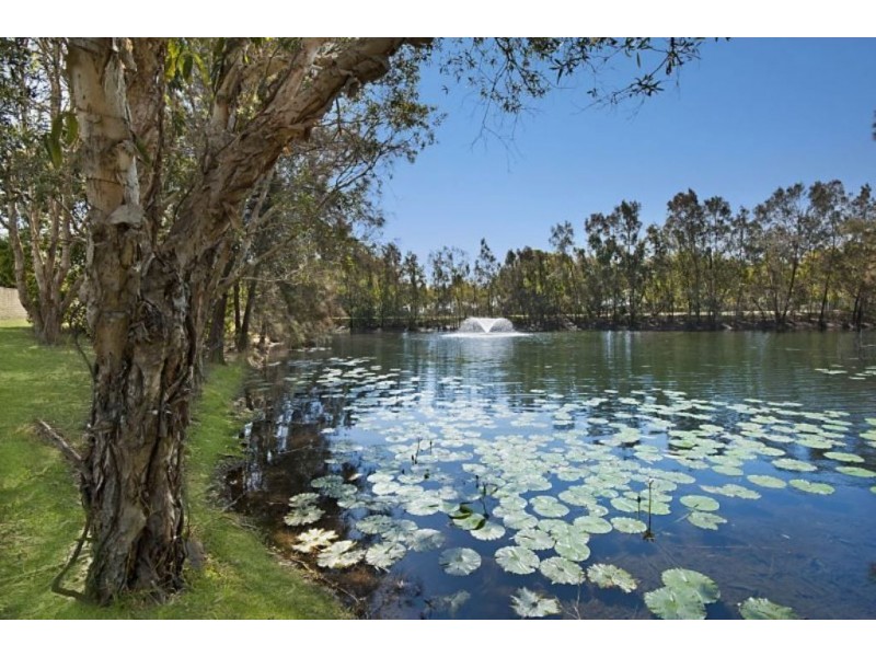 2 Meadowview Drive, Carrara QLD 4211