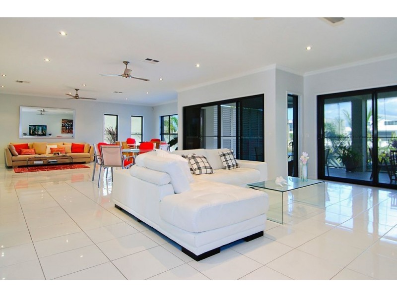 91 Compass Drive, Biggera Waters QLD 4216