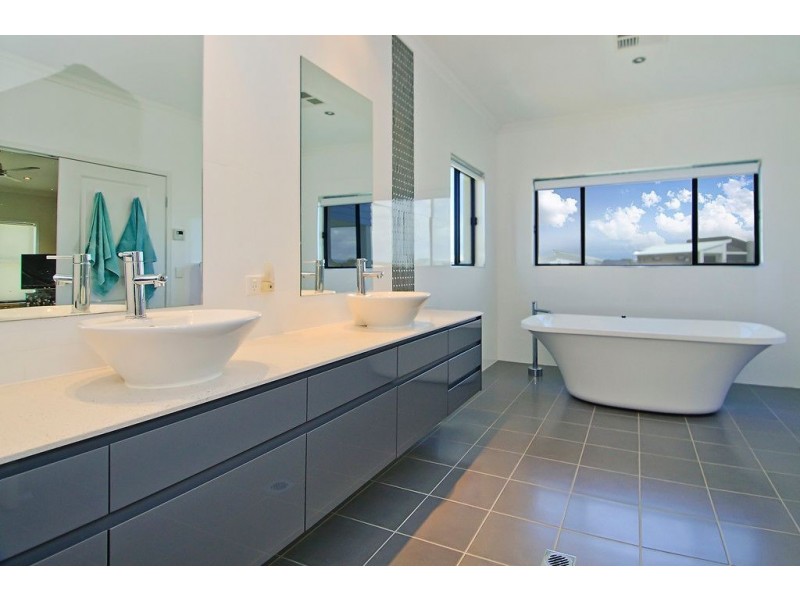 91 Compass Drive, Biggera Waters QLD 4216