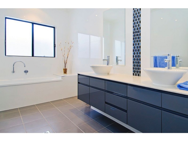 91 Compass Drive, Biggera Waters QLD 4216