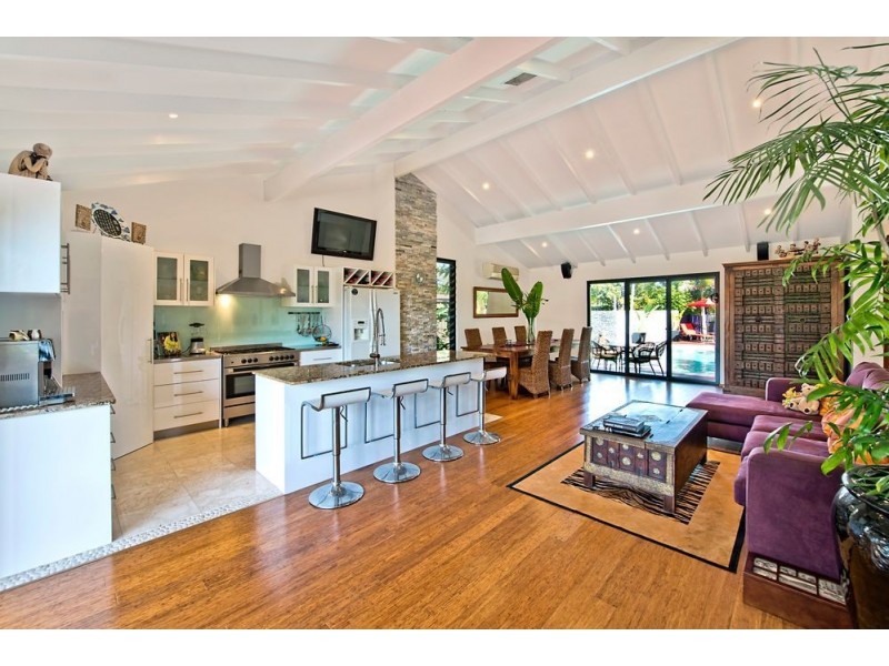 6 Moola Court, Broadbeach Waters QLD 4218