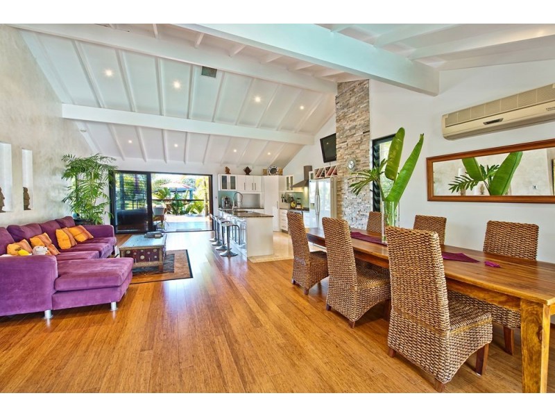 6 Moola Court, Broadbeach Waters QLD 4218