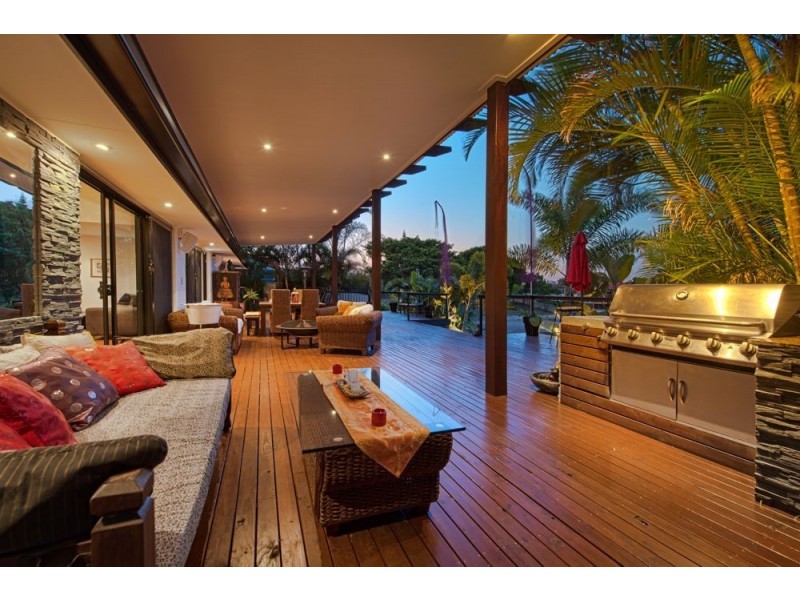 6 Moola Court, Broadbeach Waters QLD 4218