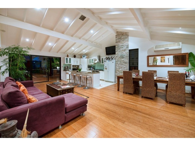 6 Moola Court, Broadbeach Waters QLD 4218