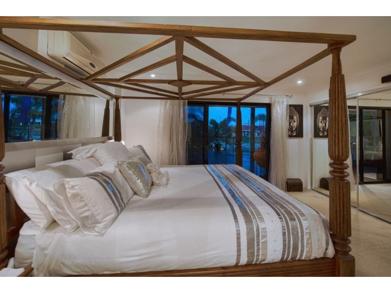 6 Moola Court, Broadbeach Waters QLD 4218