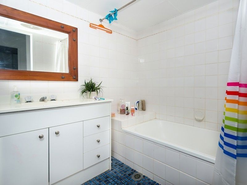 1 Christina Court, Mermaid Waters QLD 4218