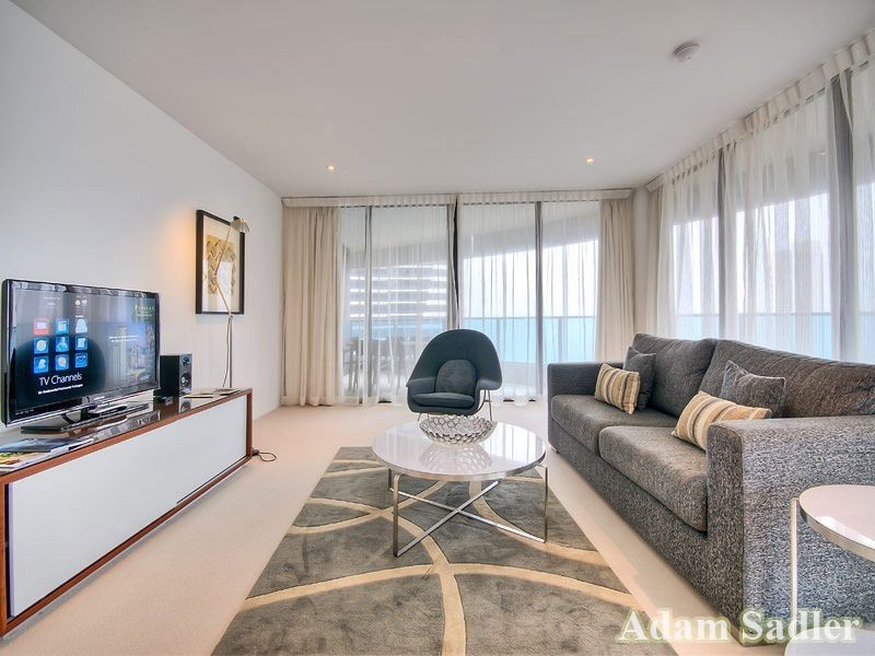 4 Charles Avenue, Broadbeach QLD 4218