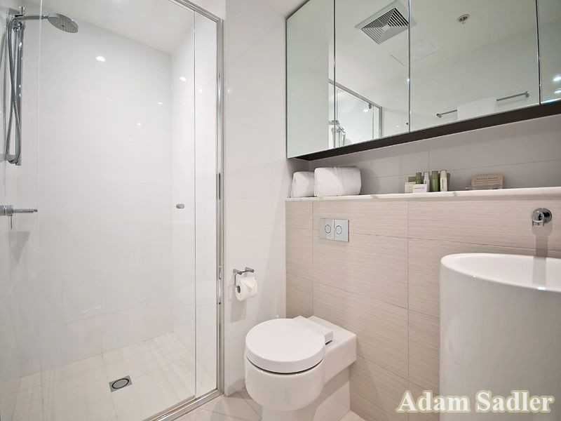 4 Charles Avenue, Broadbeach QLD 4218