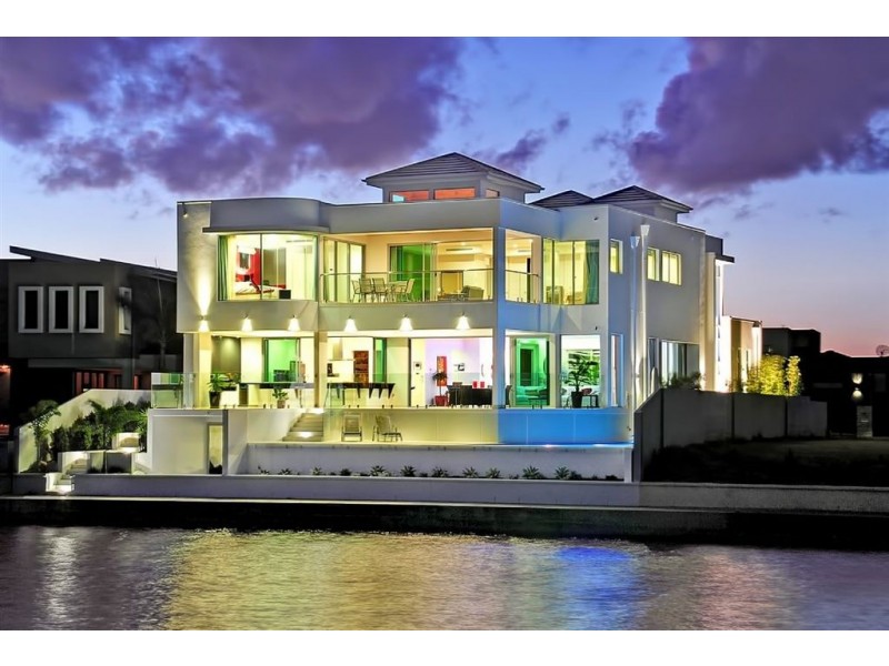 63 The Sovereign Mile, Sovereign Islands QLD 4216