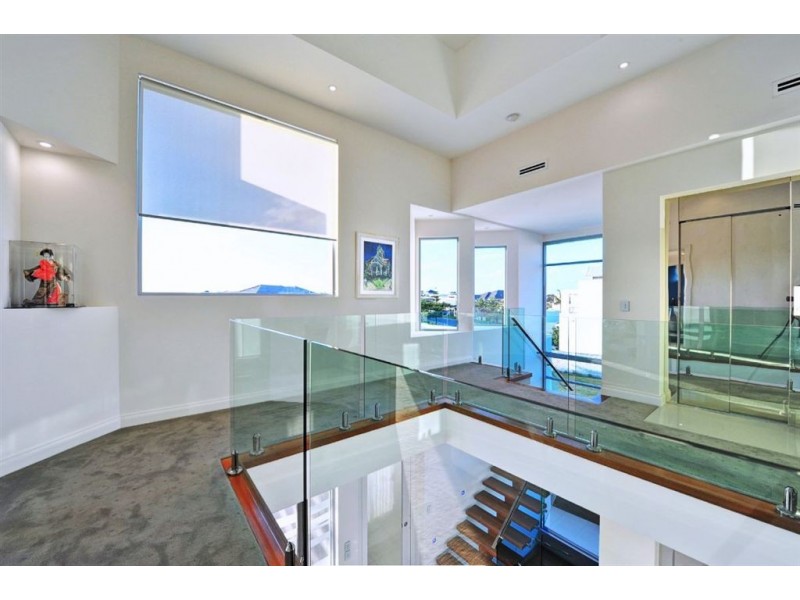 63 The Sovereign Mile, Sovereign Islands QLD 4216