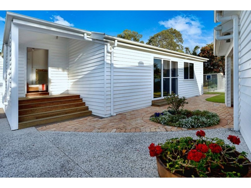 54 Errol Avenue, Paradise Point QLD 4216
