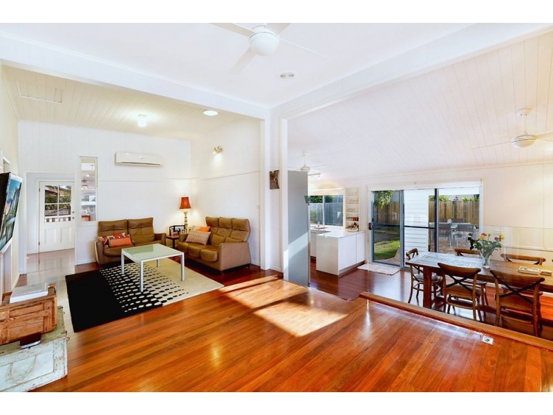 54 Errol Avenue, Paradise Point QLD 4216