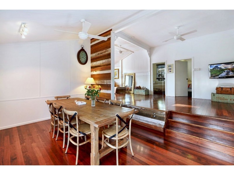 54 Errol Avenue, Paradise Point QLD 4216