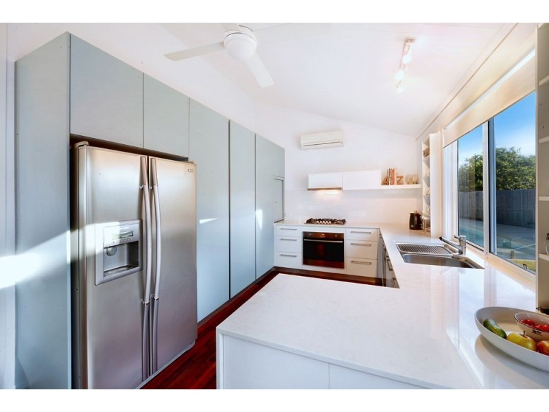 54 Errol Avenue, Paradise Point QLD 4216