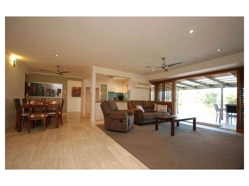 51 Poinciana Boulevard, Broadbeach Waters QLD 4218