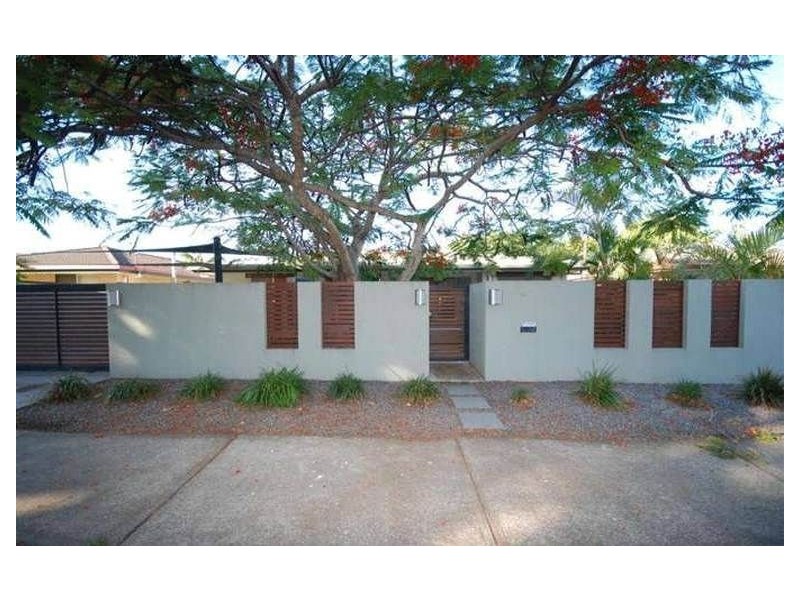 51 Poinciana Boulevard, Broadbeach Waters QLD 4218