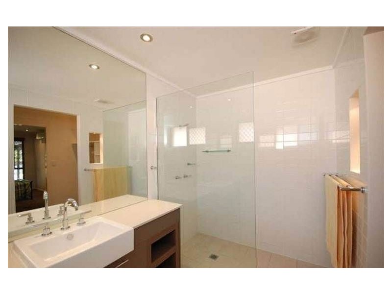 51 Poinciana Boulevard, Broadbeach Waters QLD 4218