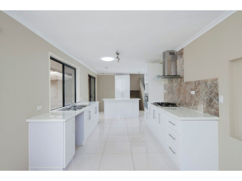 4 Morwell Court, Helensvale QLD 4212