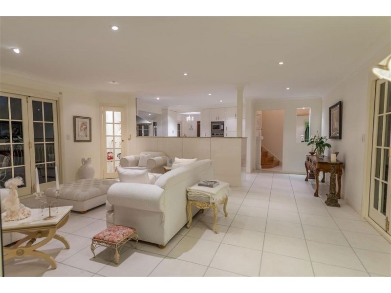 142 Monaco Street, Broadbeach Waters QLD 4218