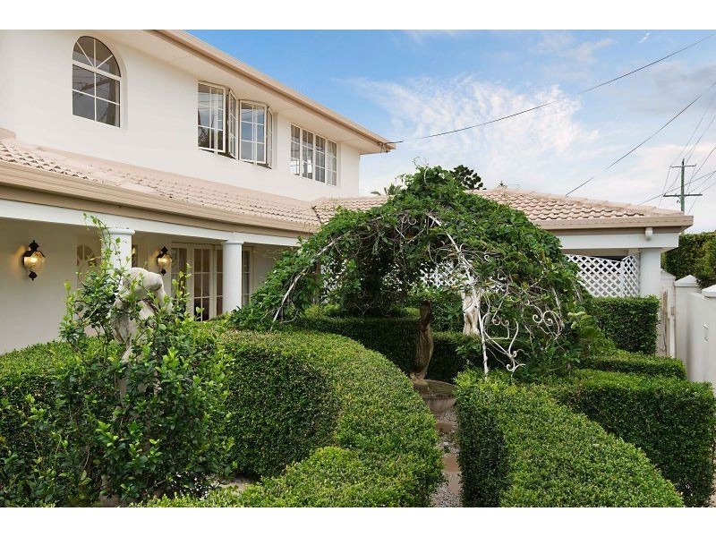 142 Monaco Street, Broadbeach Waters QLD 4218