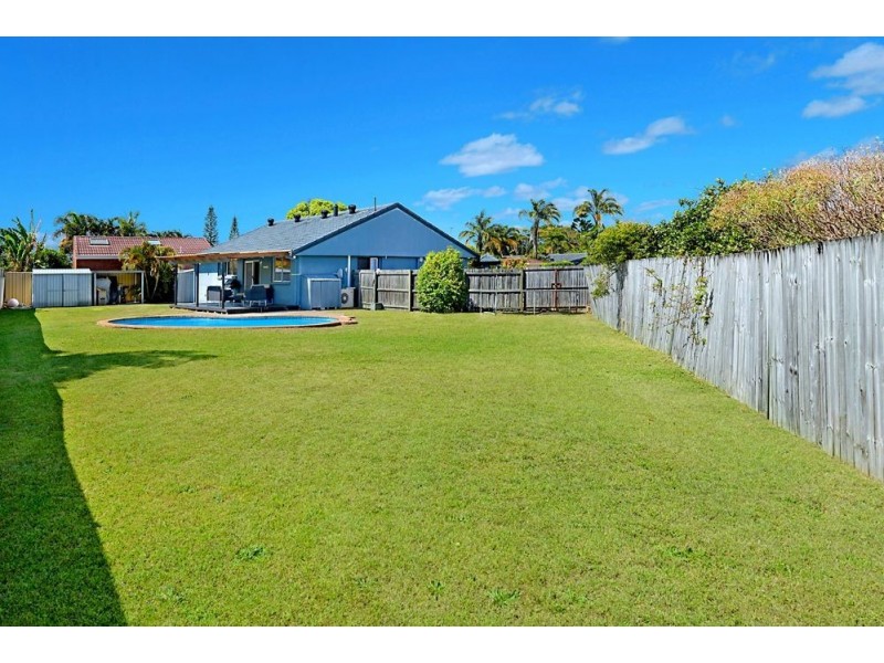 8 Rotorua Place, Clear Island Waters QLD 4226