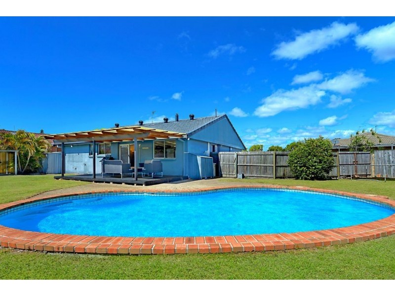 8 Rotorua Place, Clear Island Waters QLD 4226