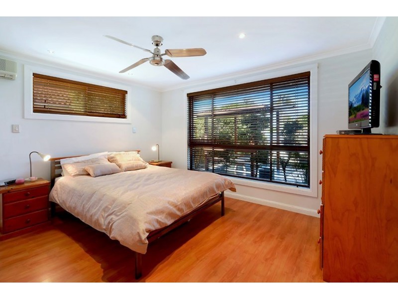 8 Rotorua Place, Clear Island Waters QLD 4226