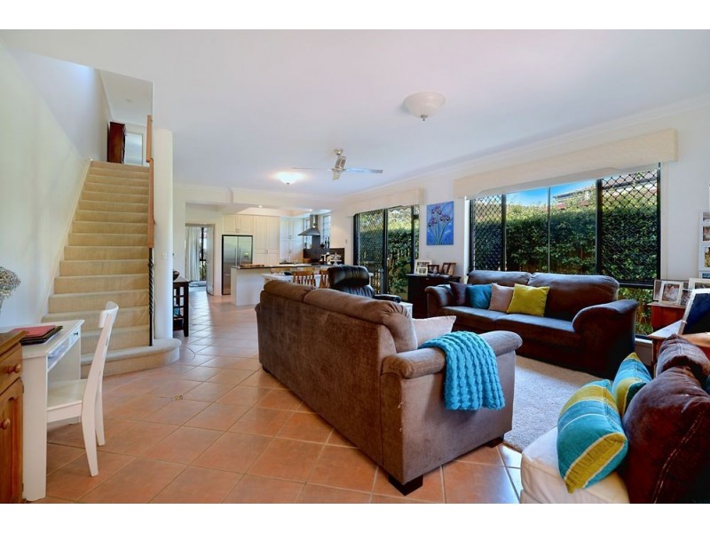 2/285 Bayview Street, Hollywell QLD 4216