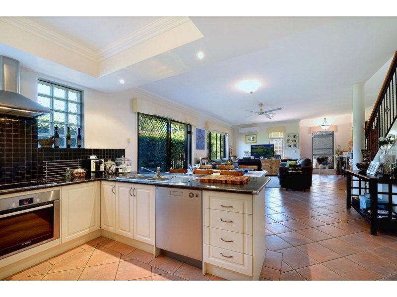 2/285 Bayview Street, Hollywell QLD 4216