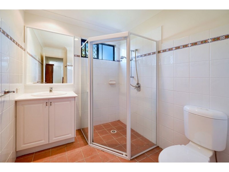 2/285 Bayview Street, Hollywell QLD 4216