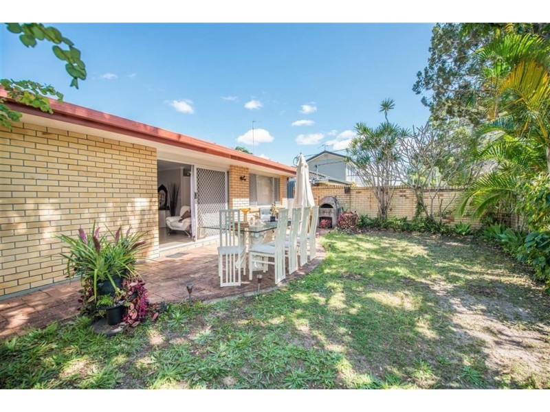 14 Poinciana Boulevard, Broadbeach Waters QLD 4218