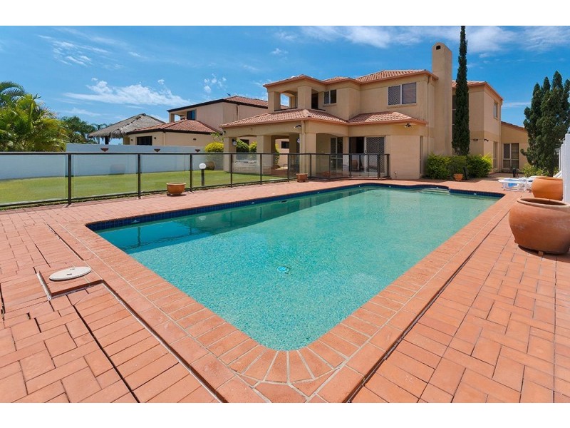 6 Meadowlake Drive, Carrara QLD 4211