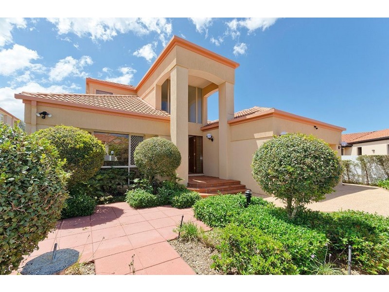 6 Meadowlake Drive, Carrara QLD 4211