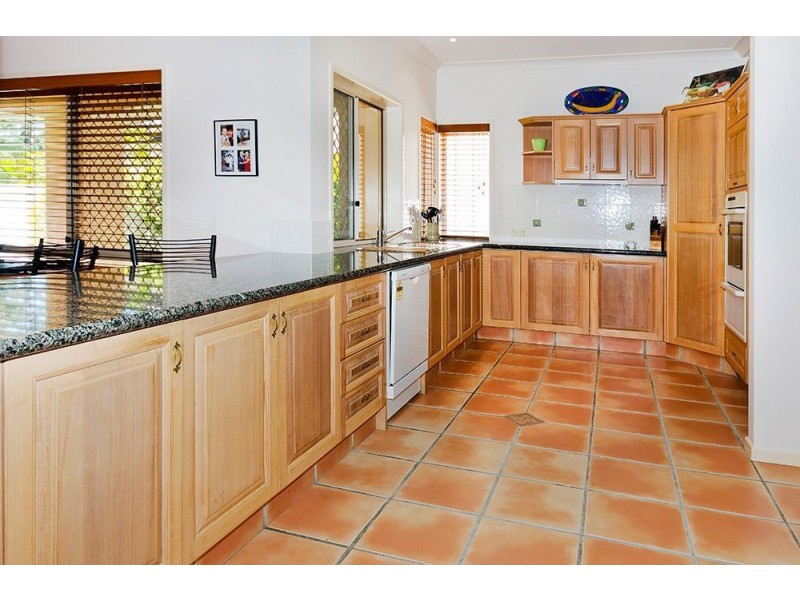 6 Meadowlake Drive, Carrara QLD 4211