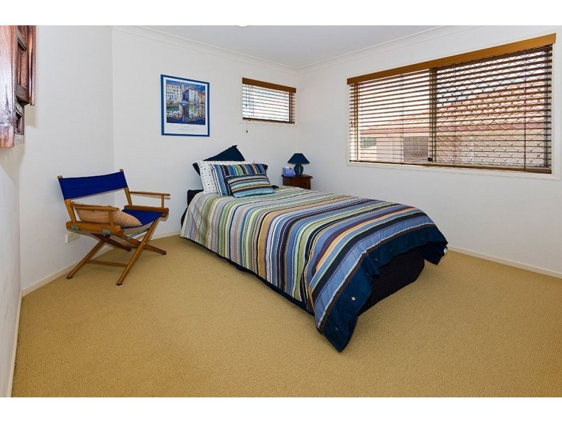 6 Meadowlake Drive, Carrara QLD 4211