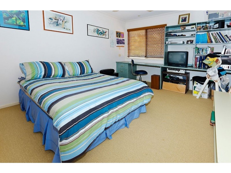 6 Meadowlake Drive, Carrara QLD 4211