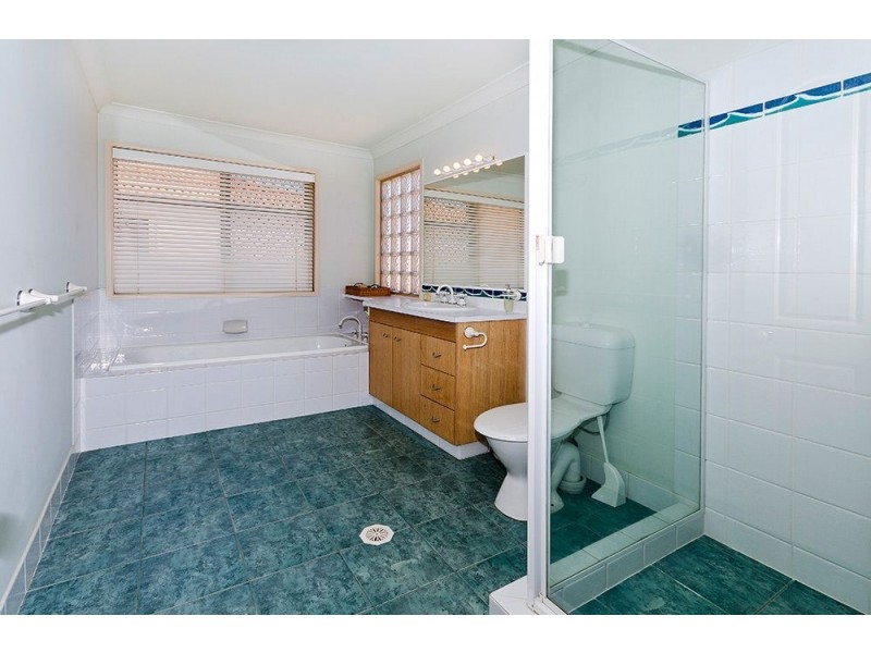 6 Meadowlake Drive, Carrara QLD 4211